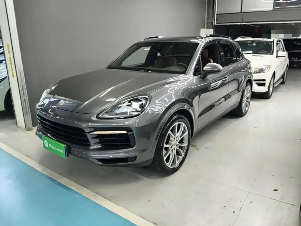 Porsche Cayenne — фото 1