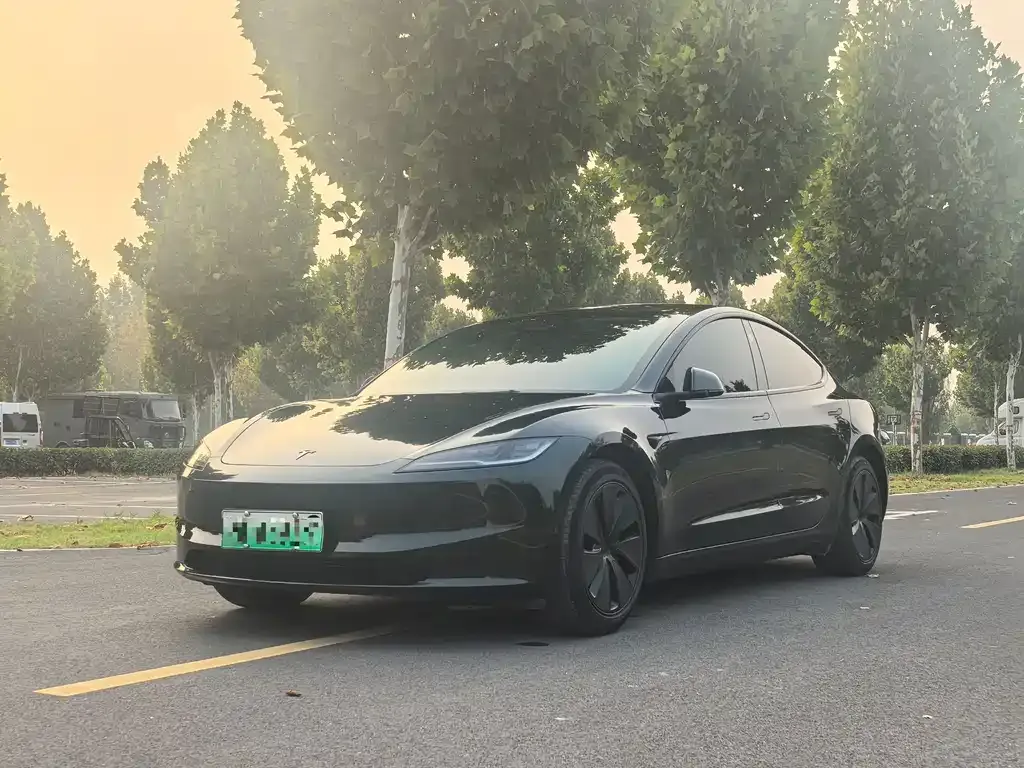 Tesla Model 3 — фото 1