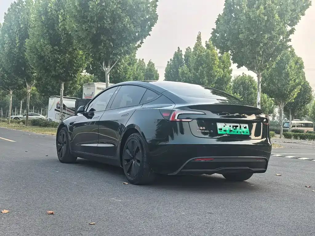 Tesla Model 3 — фото 9