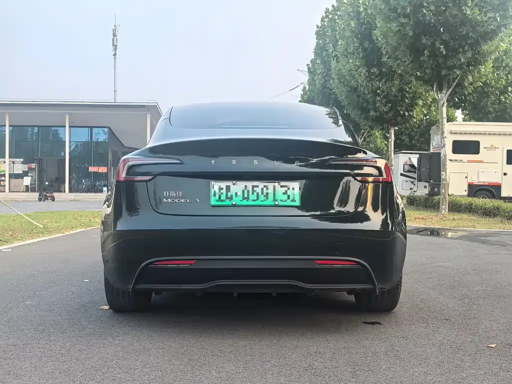 Tesla Model 3 — фото 7