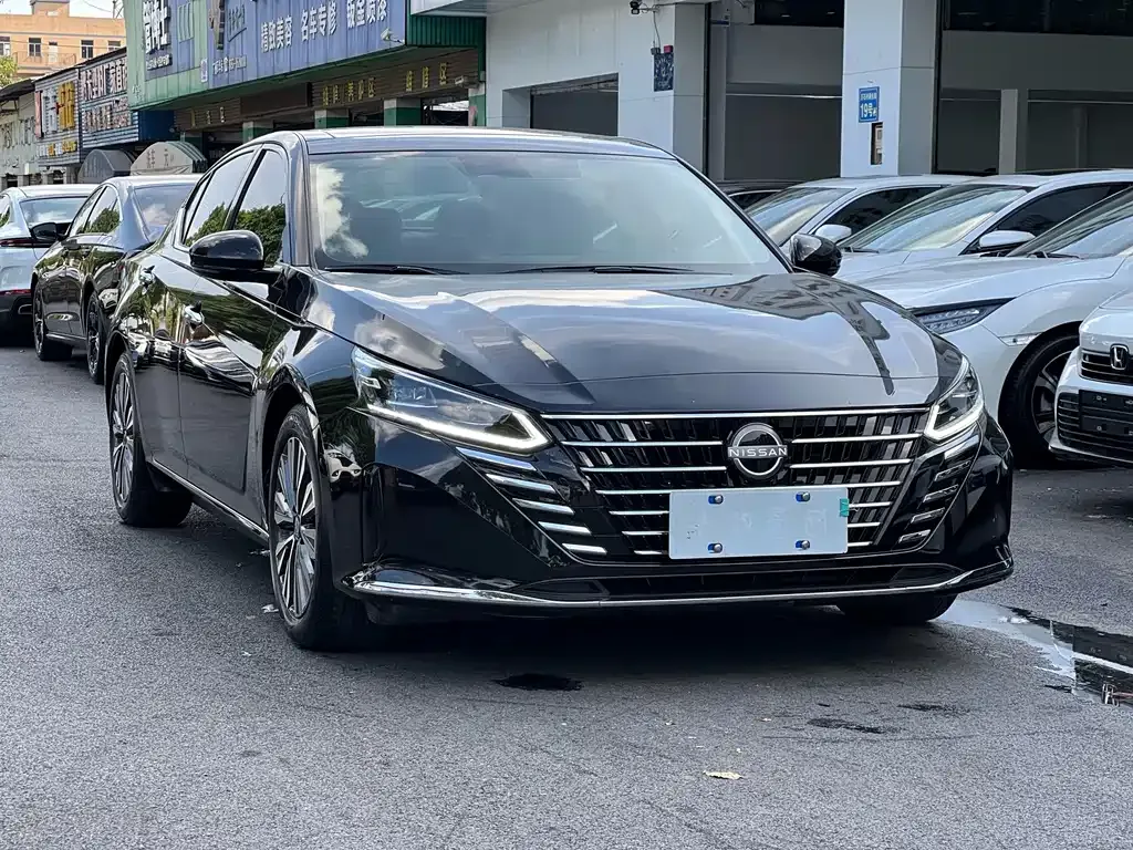 Nissan Teana — фото 1
