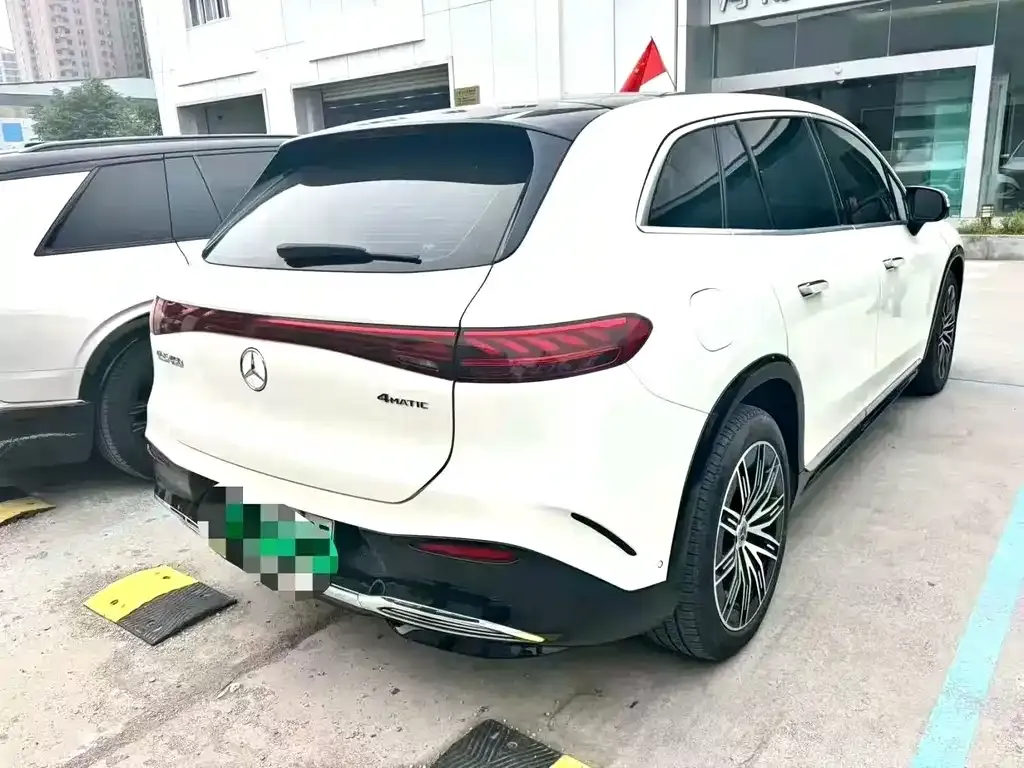 Mercedes-Benz EQS SUV — фото 5