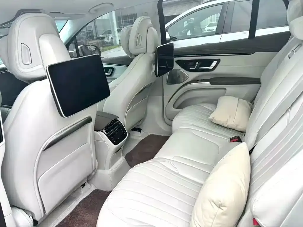 Mercedes-Benz EQS SUV — фото 7