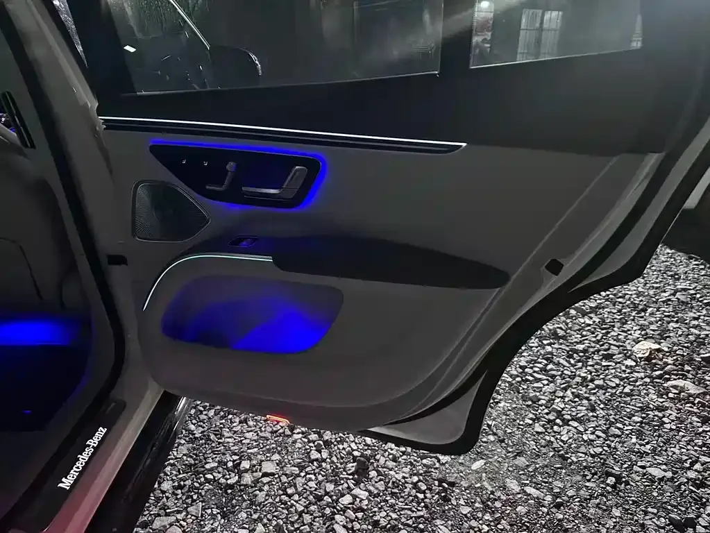 Mercedes-Benz EQS SUV — фото 3