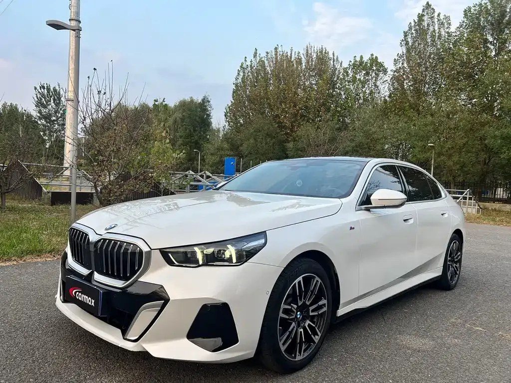 BMW 5 Series — фото 1