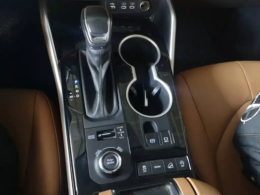 Toyota Highlander — фото 10