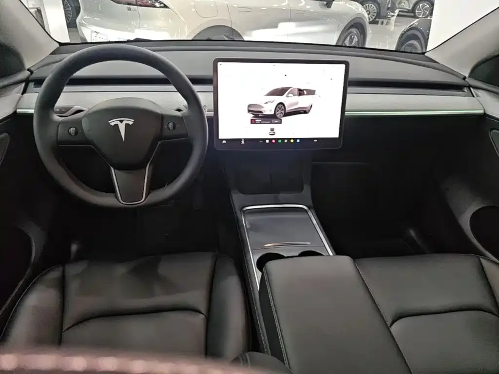 Tesla Model Y — фото 2