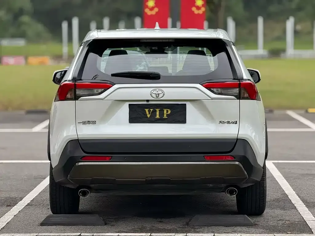 Toyota RAV4 — фото 6