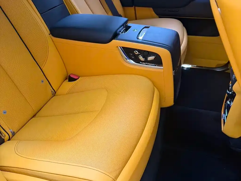 Rolls-Royce Cullinan — фото 10