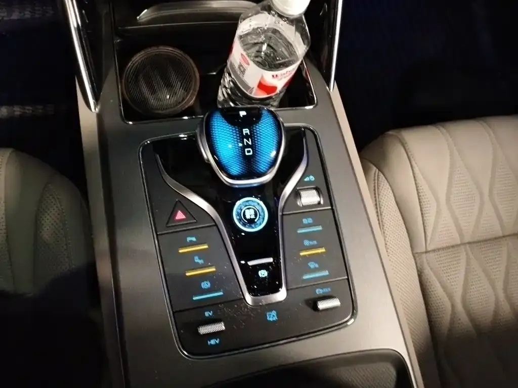 BYD Tang New Energy — фото 10