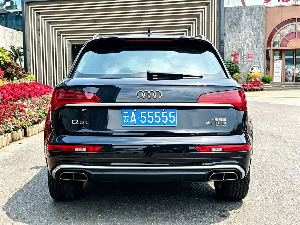 Audi Q5L — фото 6