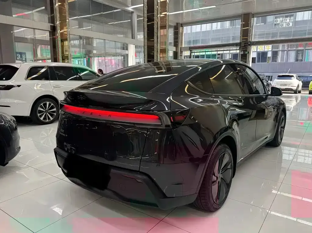 Tesla Model Y — фото 4