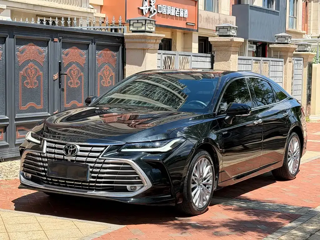 Toyota Avalon — фото 1