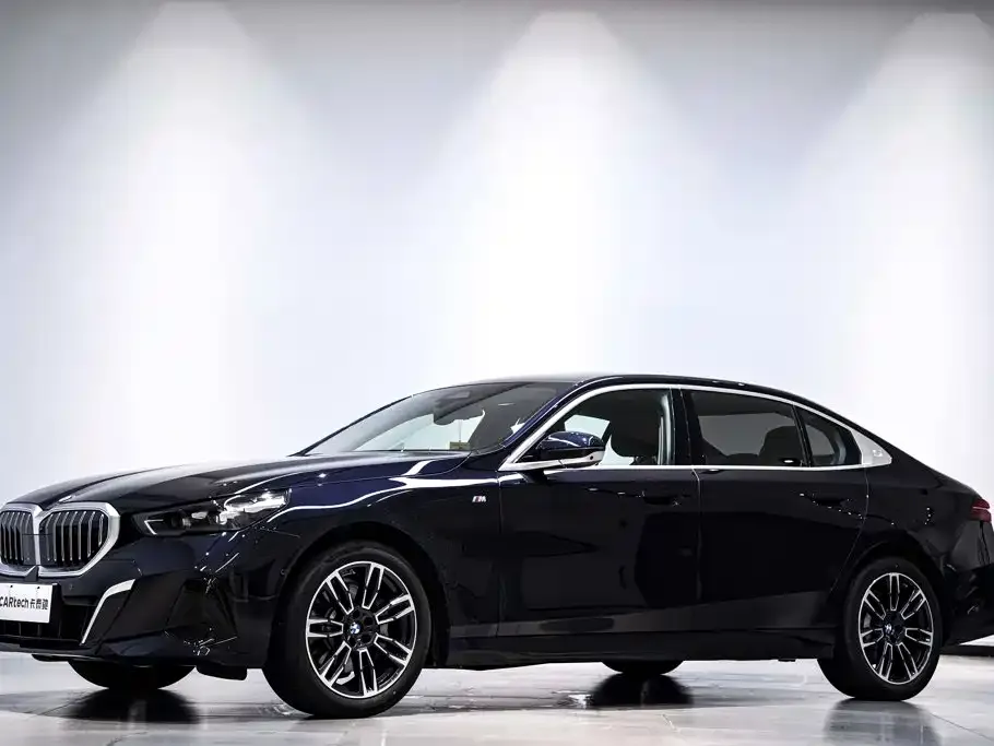 BMW 5 Series — фото 1