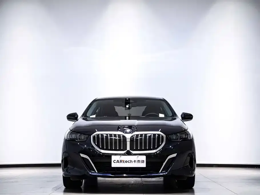 BMW 5 Series — фото 5