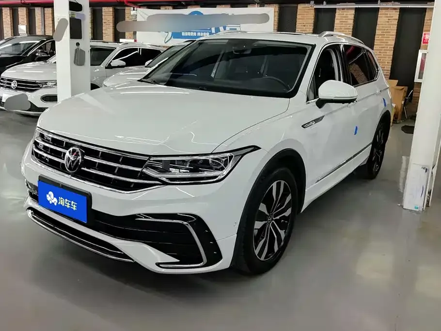 Volkswagen Tiguan L — фото 1