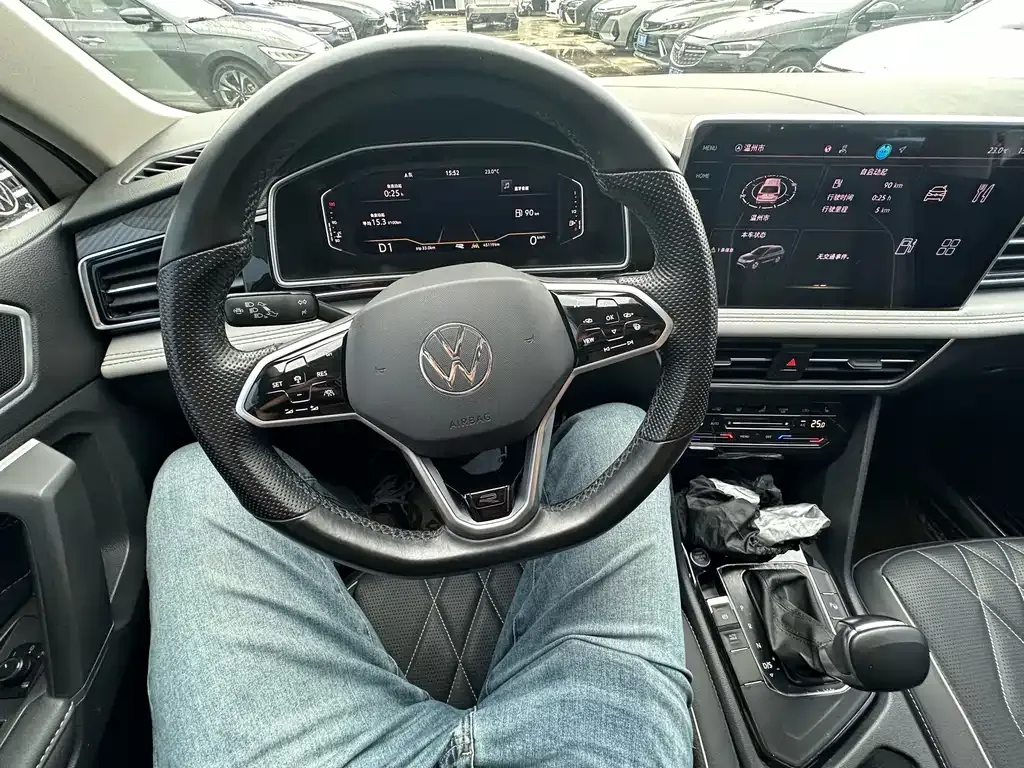 Volkswagen Tiguan L — фото 9