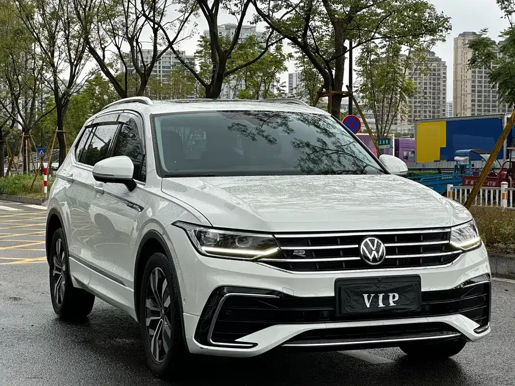 Volkswagen Tiguan L — фото 8