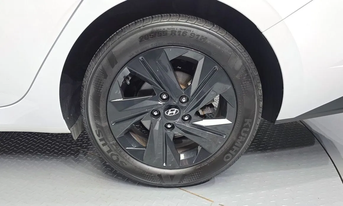 Hyundai AVANTE — фото 9