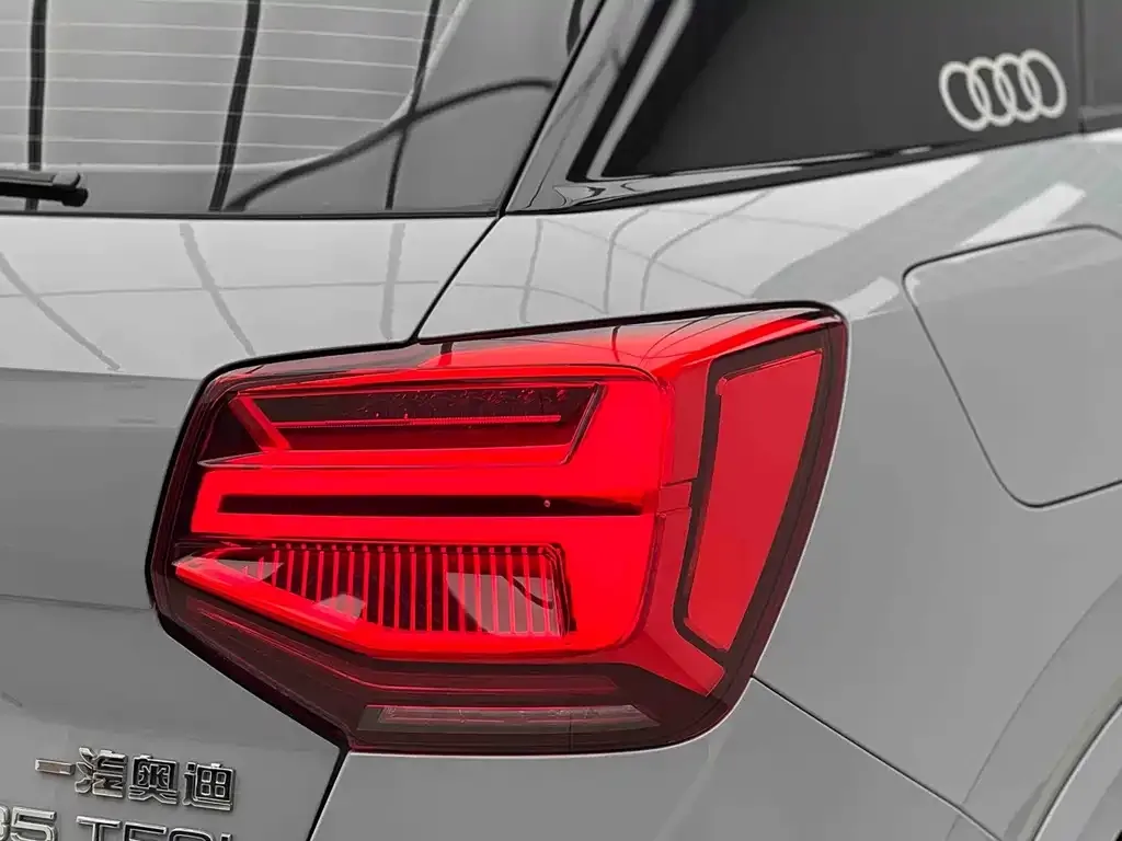 Audi Q2L — фото 3