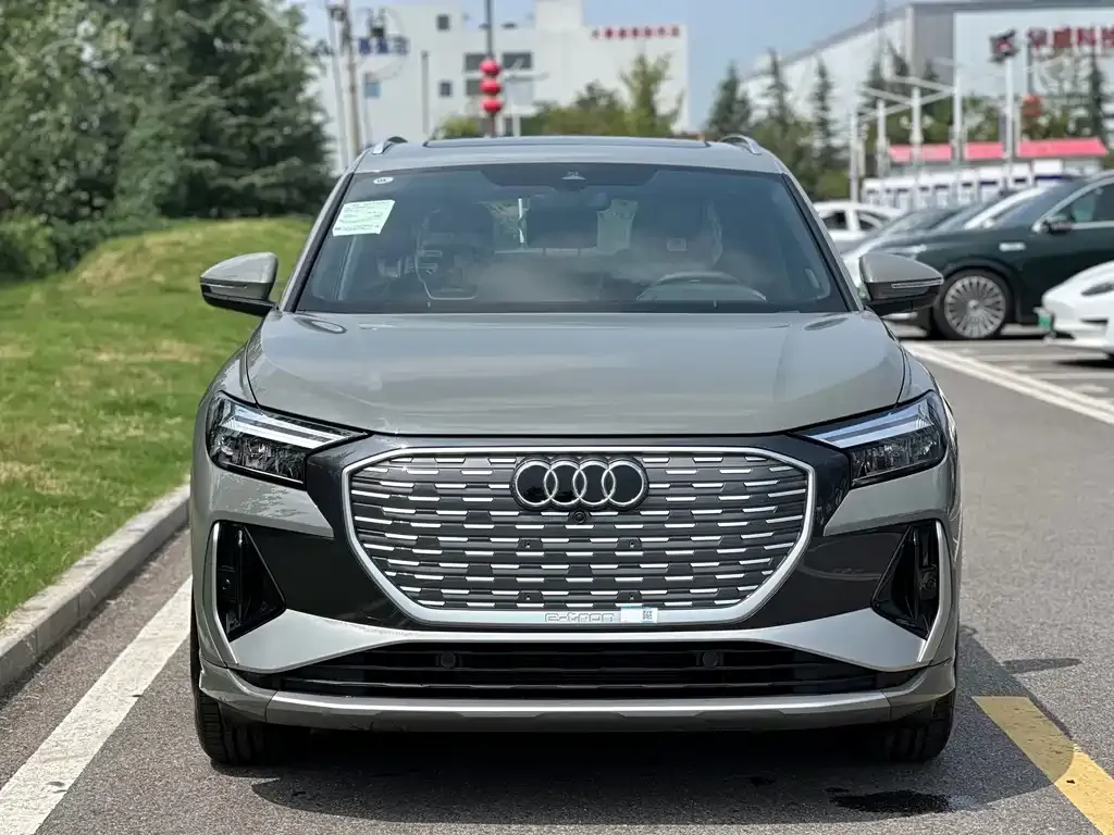 Audi Q4 e-tron — фото 4