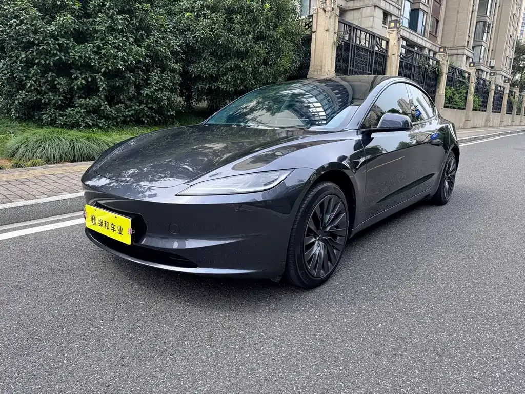 Tesla Model 3 — фото 1
