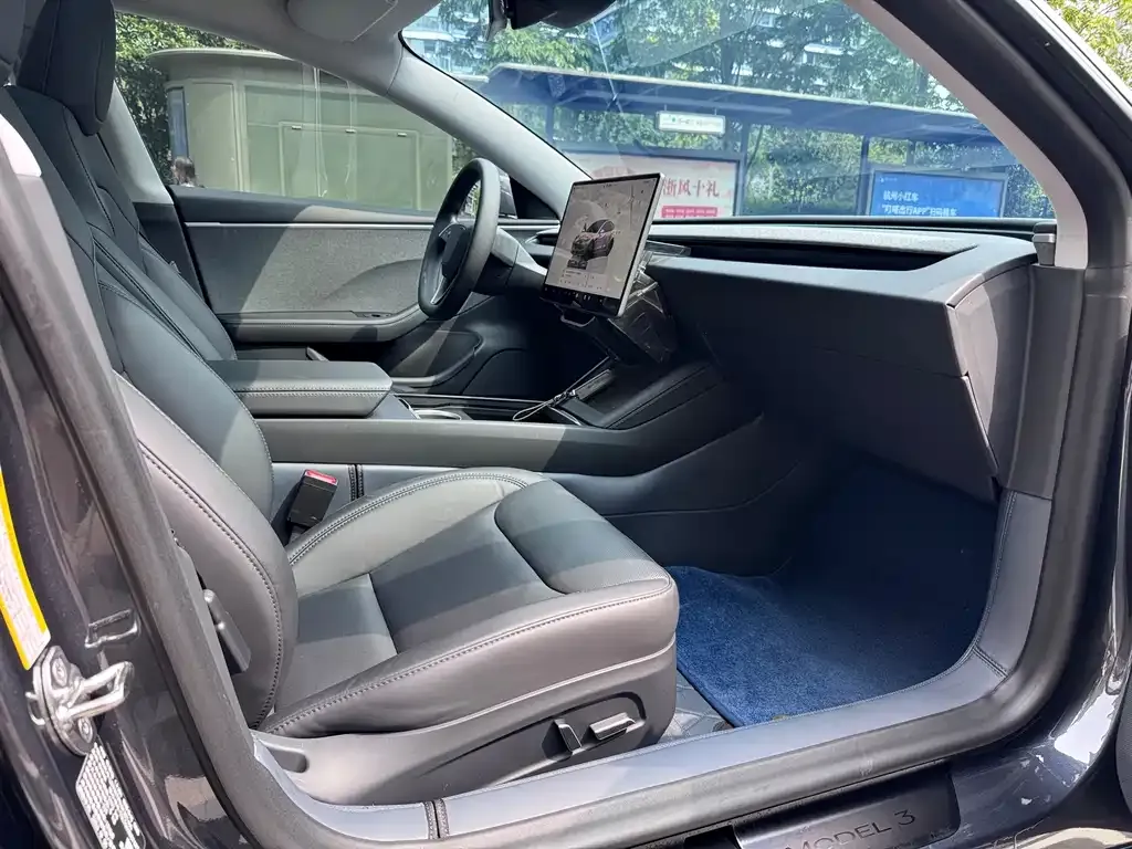Tesla Model 3 — фото 8