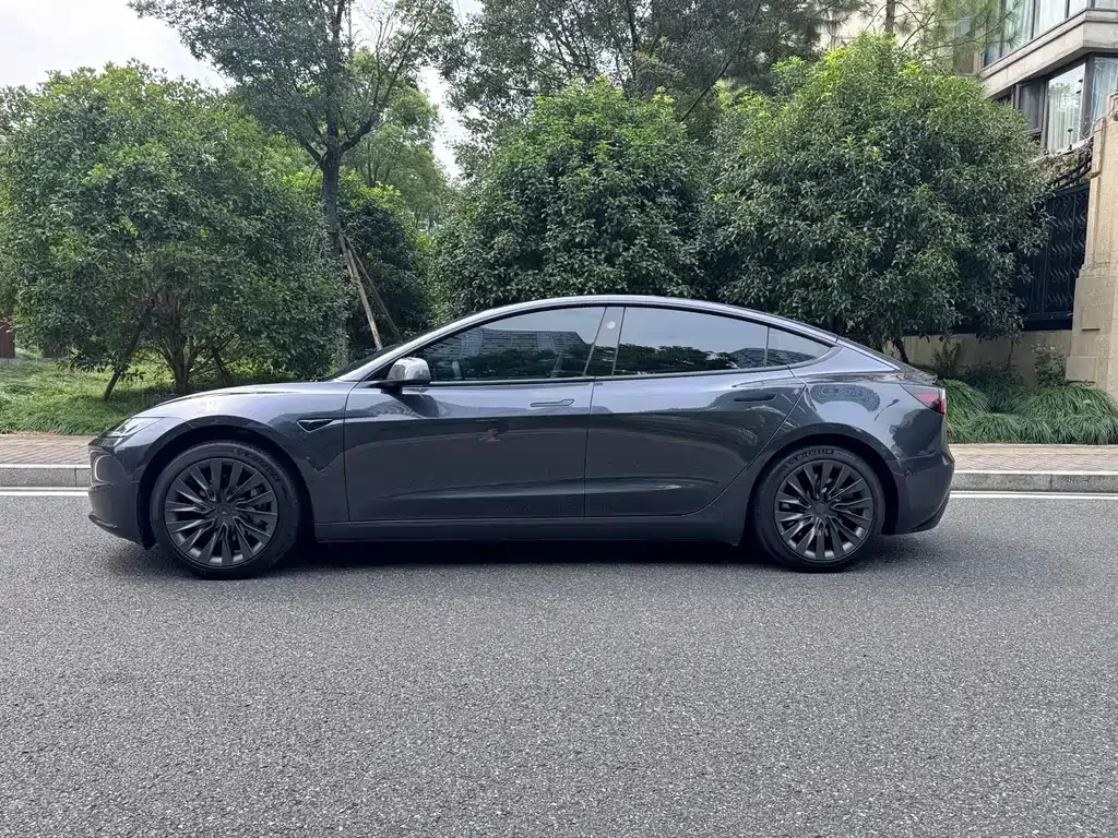Tesla Model 3 — фото 7
