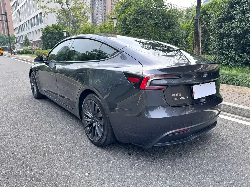 Tesla Model 3 — фото 10