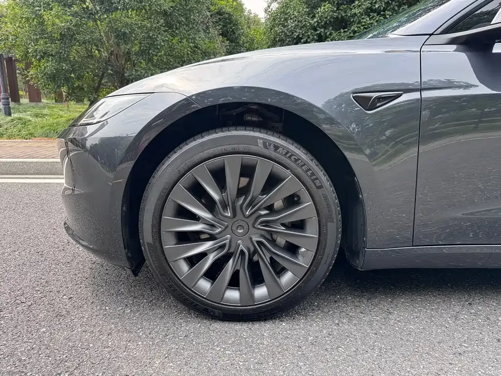 Tesla Model 3 — фото 5