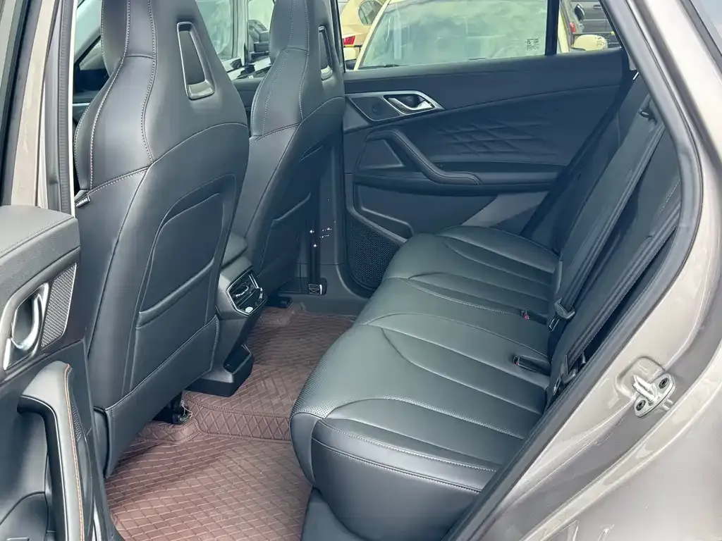 Roewe RX5 New Energy — фото 10