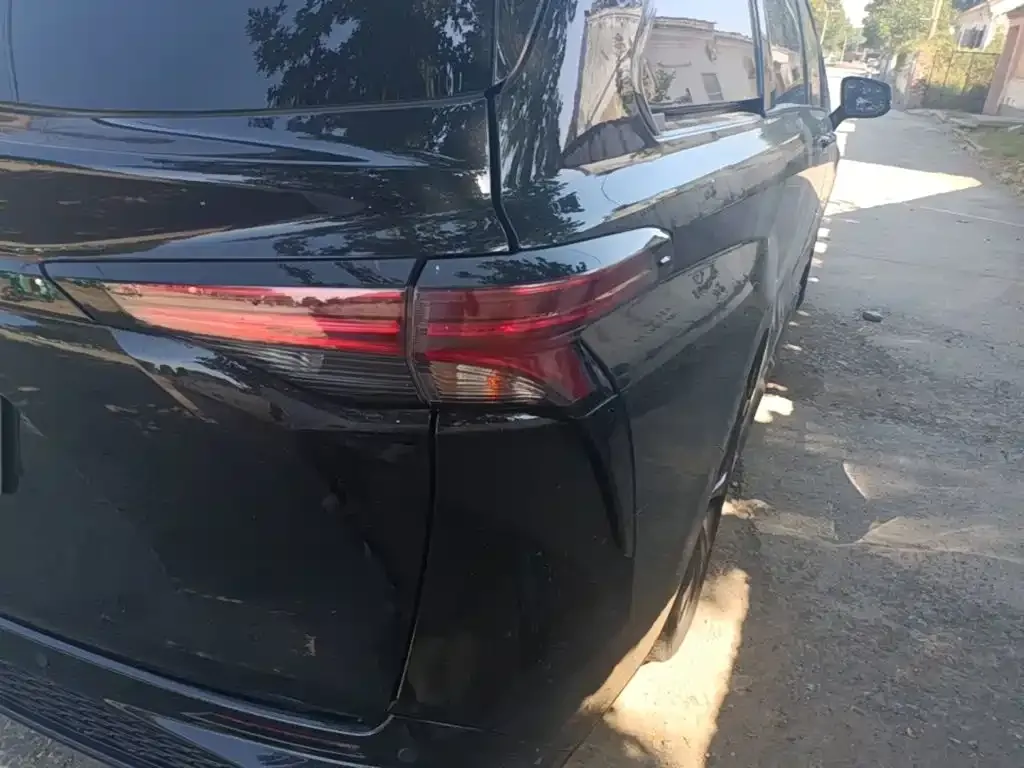 Toyota Granvia — фото 8
