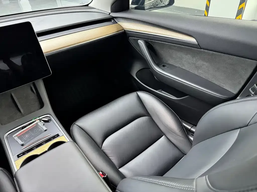 Tesla Model 3 — фото 4
