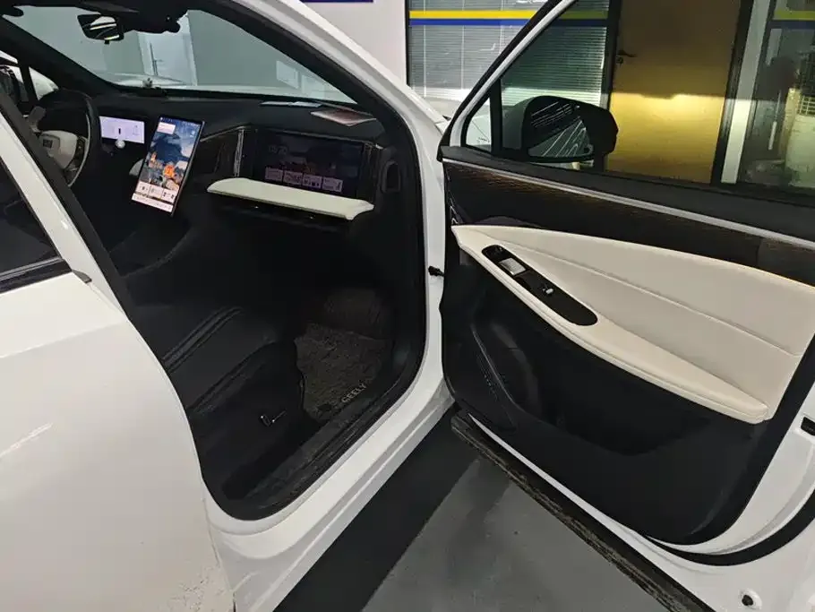 Geely Galaxy L7 — фото 10