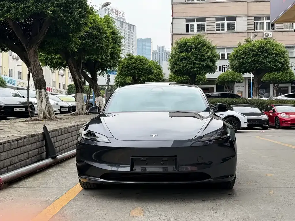 Tesla Model 3 — фото 9