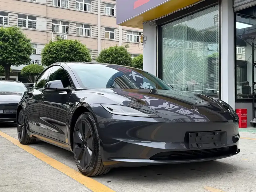 Tesla Model 3 — фото 7