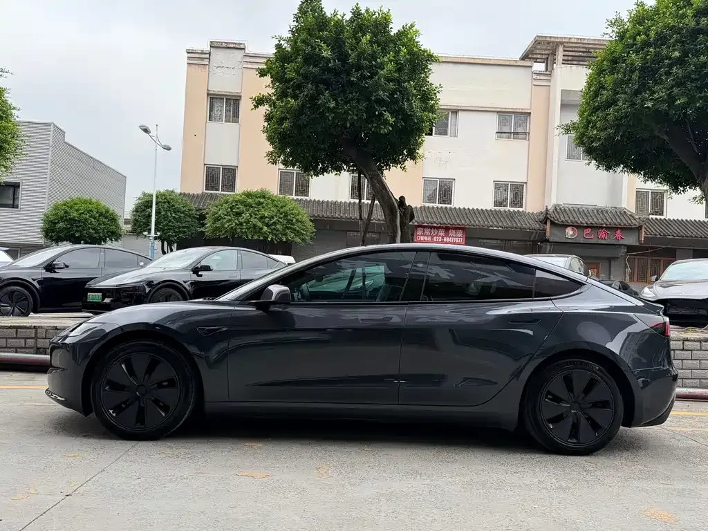 Tesla Model 3 — фото 10
