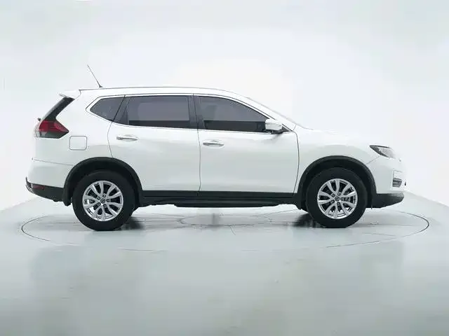 Nissan X-Trail — фото 1