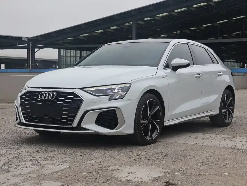 Audi A3 — фото 1