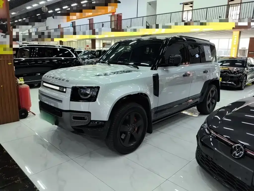 Land Rover Defender — фото 1