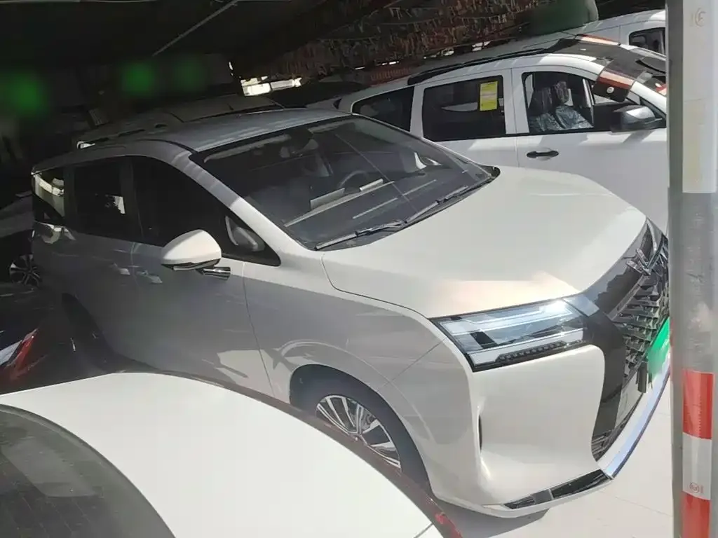 Wuling Xingguang 730 New Energy — фото 3