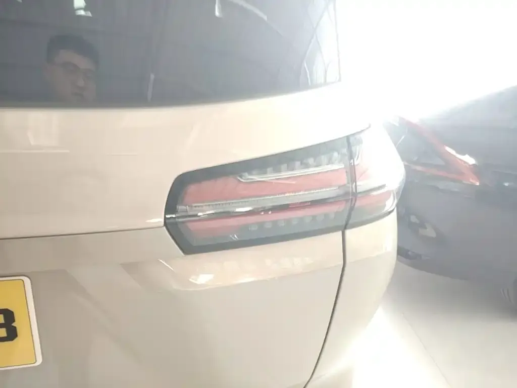 Wuling Xingguang 730 New Energy — фото 1
