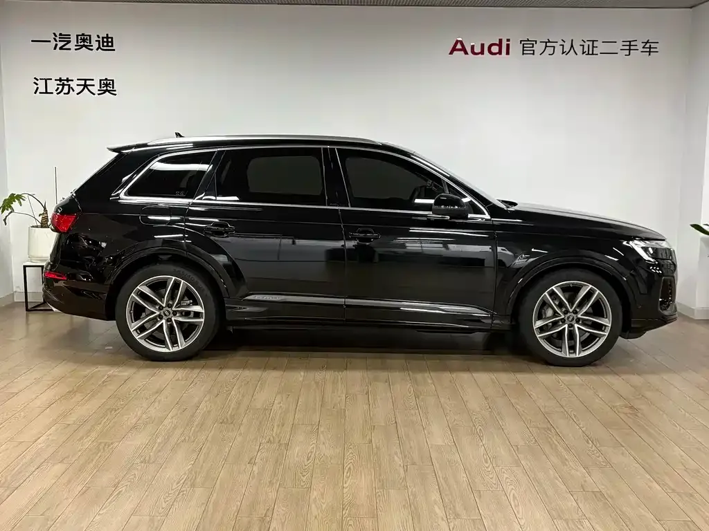 Audi Q7 — фото 9