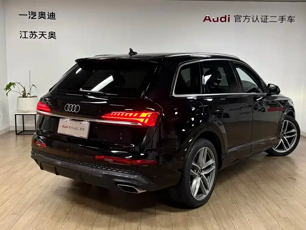 Audi Q7 — фото 5