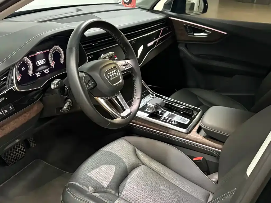 Audi Q7 — фото 10