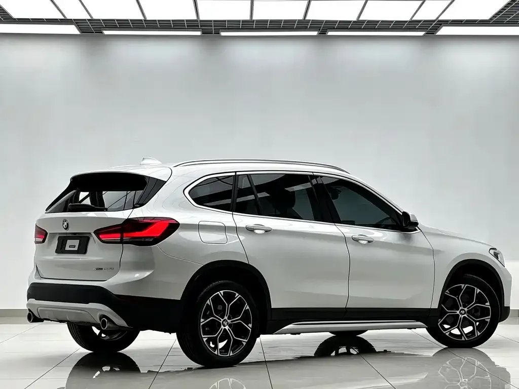 BMW X1 — фото 8