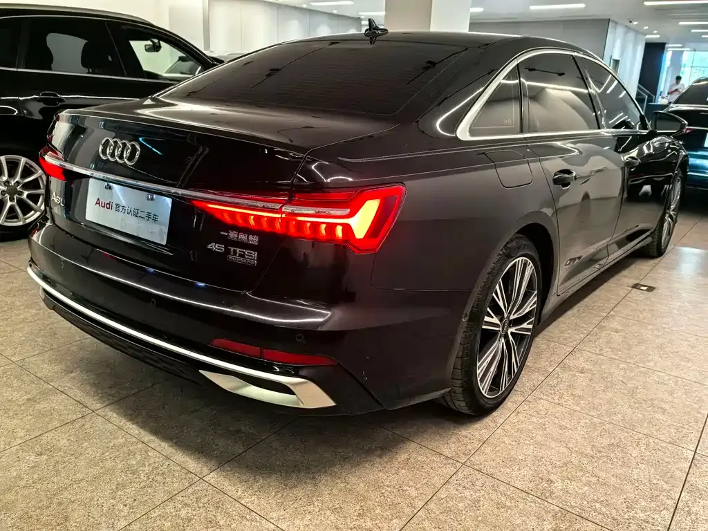 Audi A6L — фото 7