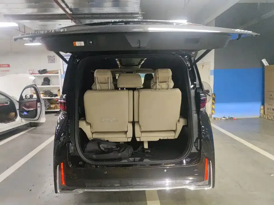 Toyota Vellfire — фото 9