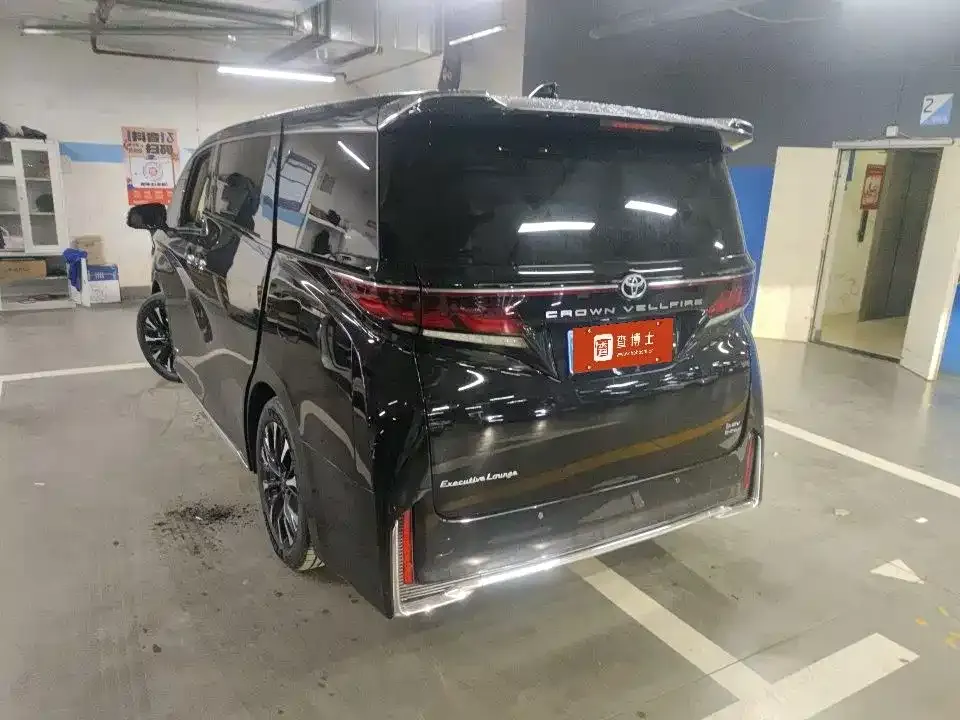 Toyota Vellfire — фото 2