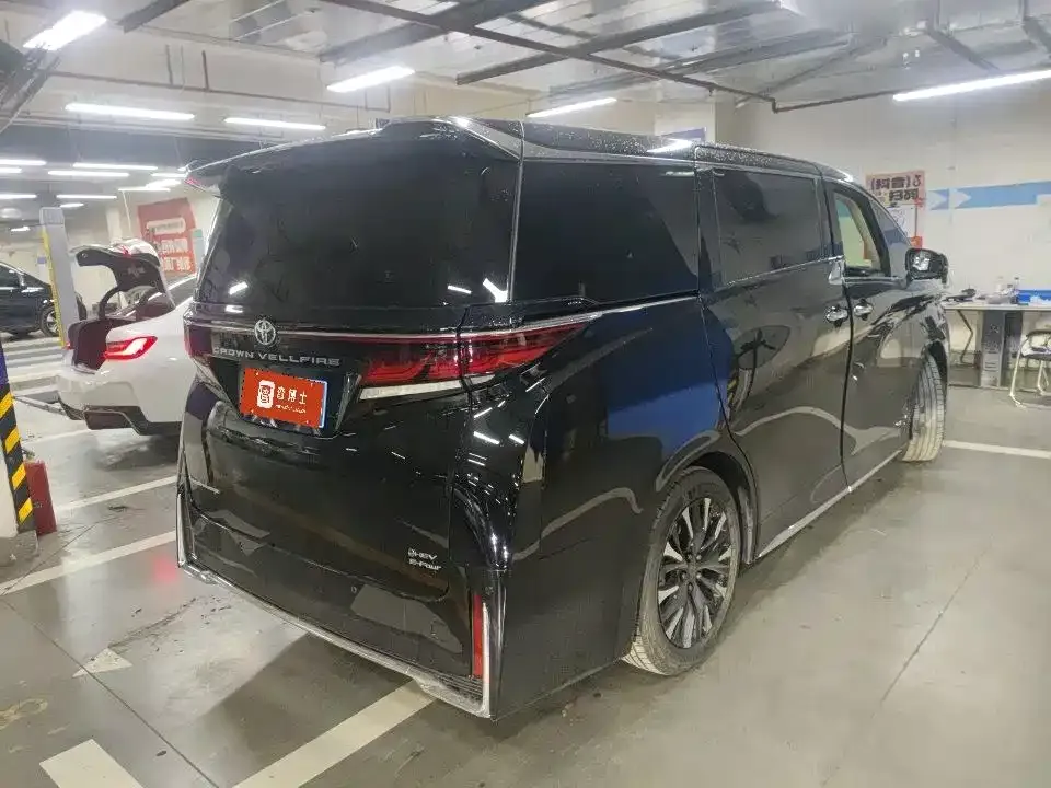 Toyota Vellfire — фото 6
